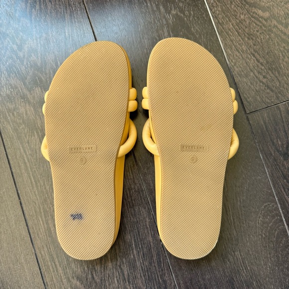 Everlane The Form Three Strap
Slide Sandals in Apricot - Picture 7 of 8